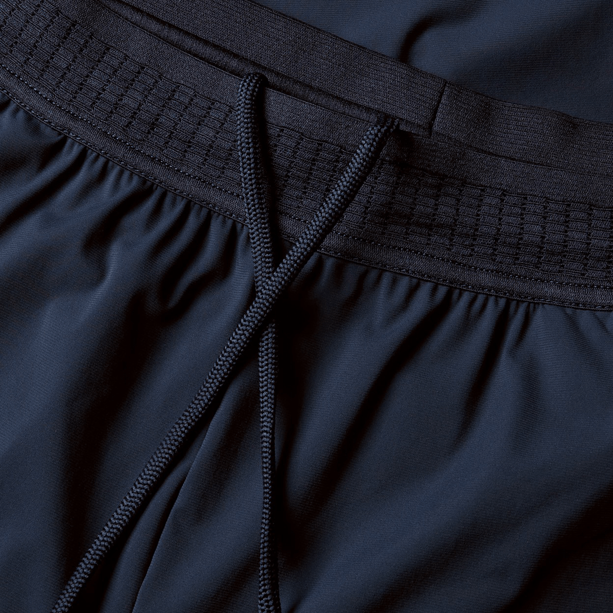 Close-up of the British &amp; Irish Lions 2025 Everest Woven Pant by Canterbury showcasing an adjustable drawstring and elastic waistband, crafted from quick-drying fabric for ultimate comfort.