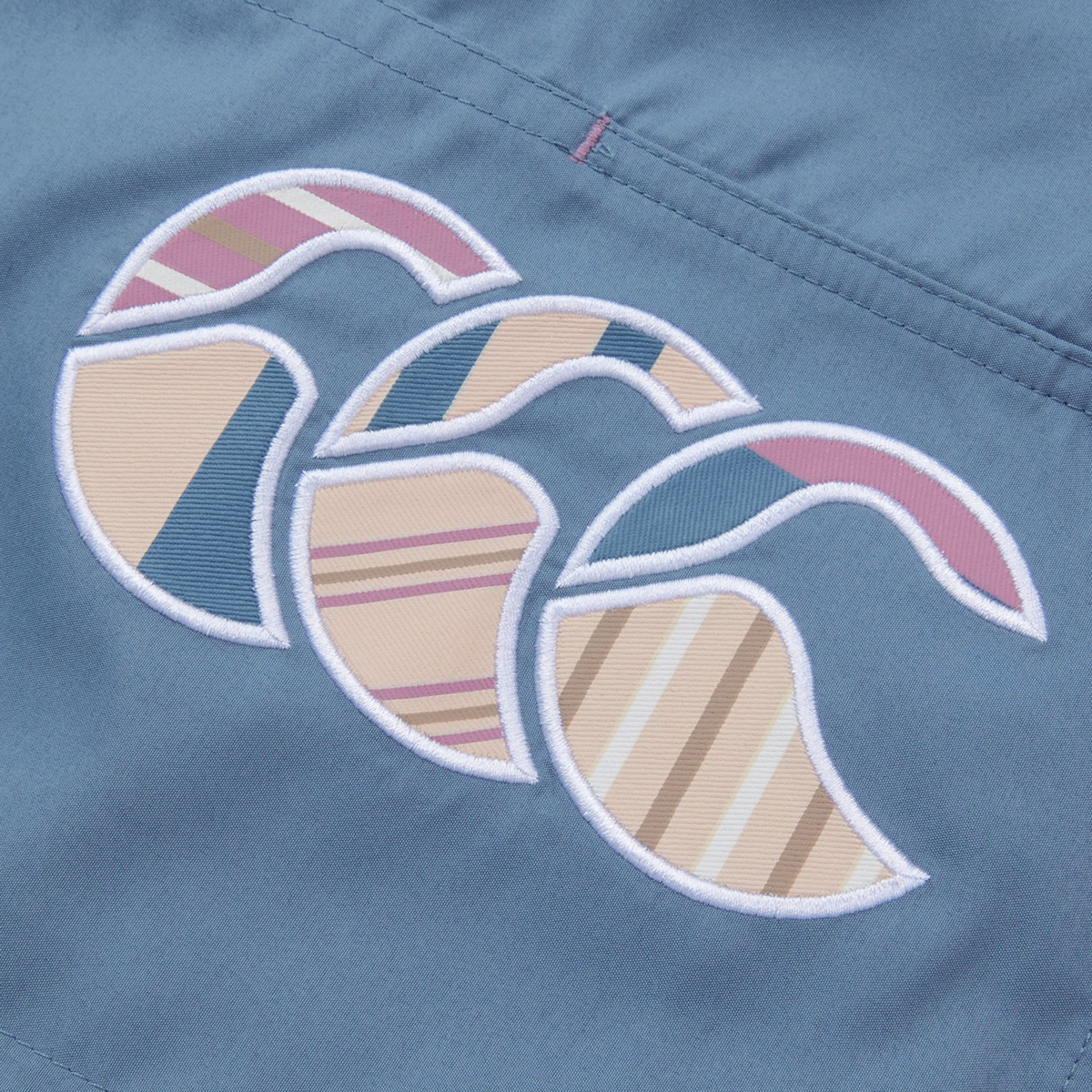 Featuring an embroidered design of three overlapping, stylized, striped crescent shapes on blue polyester fabric, the Women&#39;s Canterbury Uglies 5&quot; Tactic Short is a standout item from the Canterbury brand.