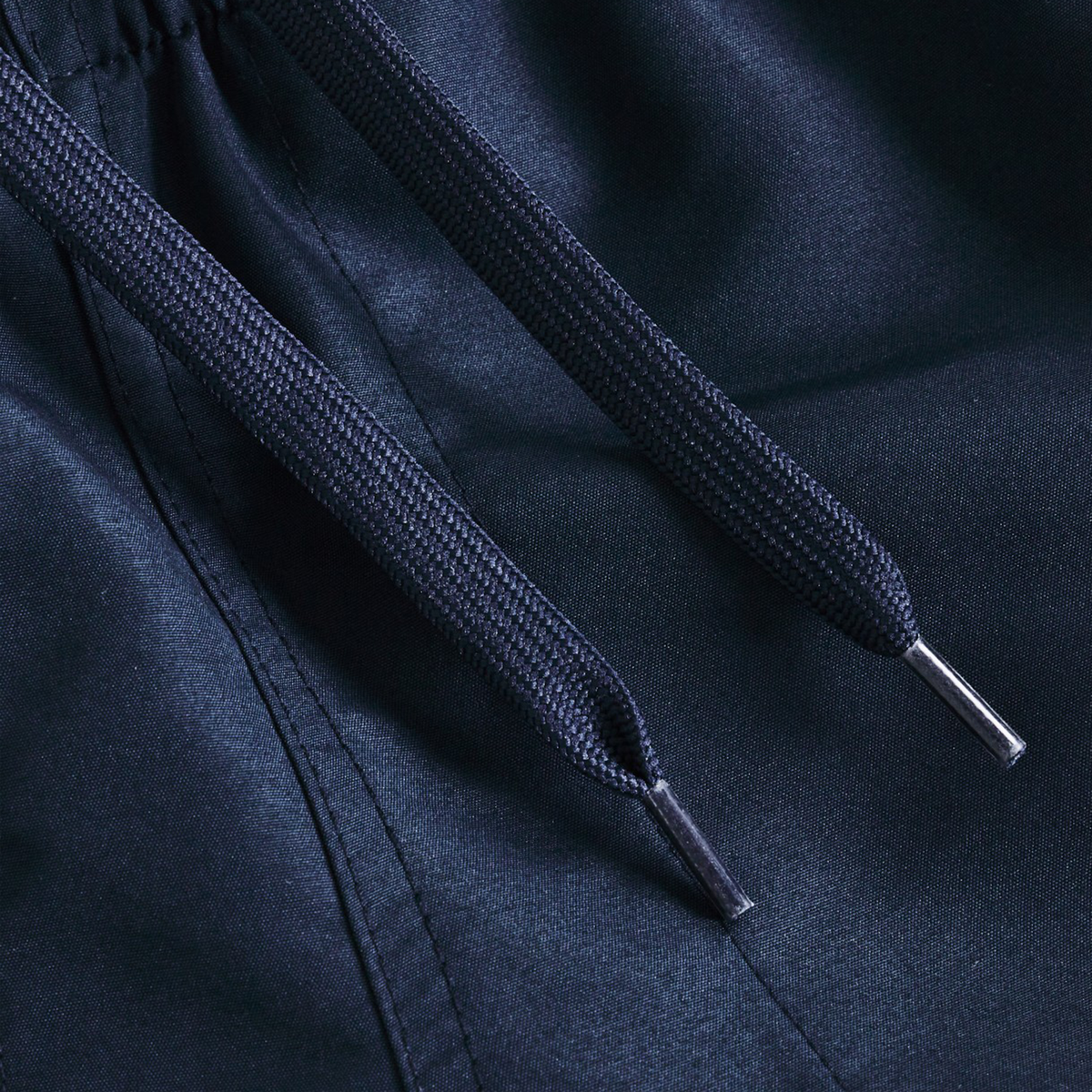 Close-up of navy blue drawstrings with metal tips on Canterbury Women’s Fundamentals 5" Panel Tactic Shorts, highlighting the premium details of these athletic shorts.