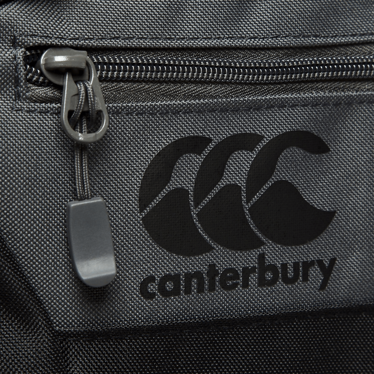 A close up of the Canterbury Classic Bootbag zipper.